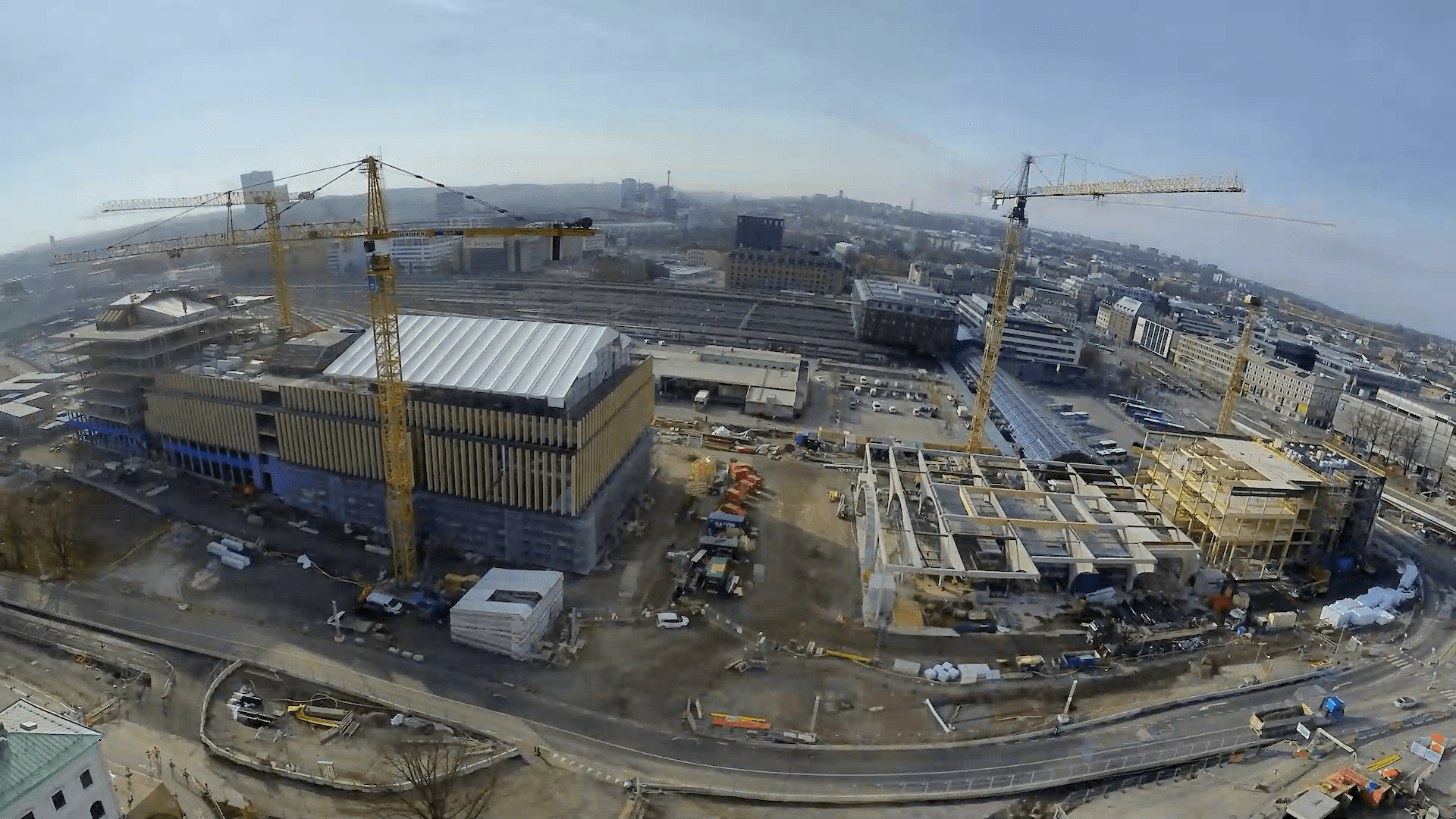 Helikoptervy av bygget