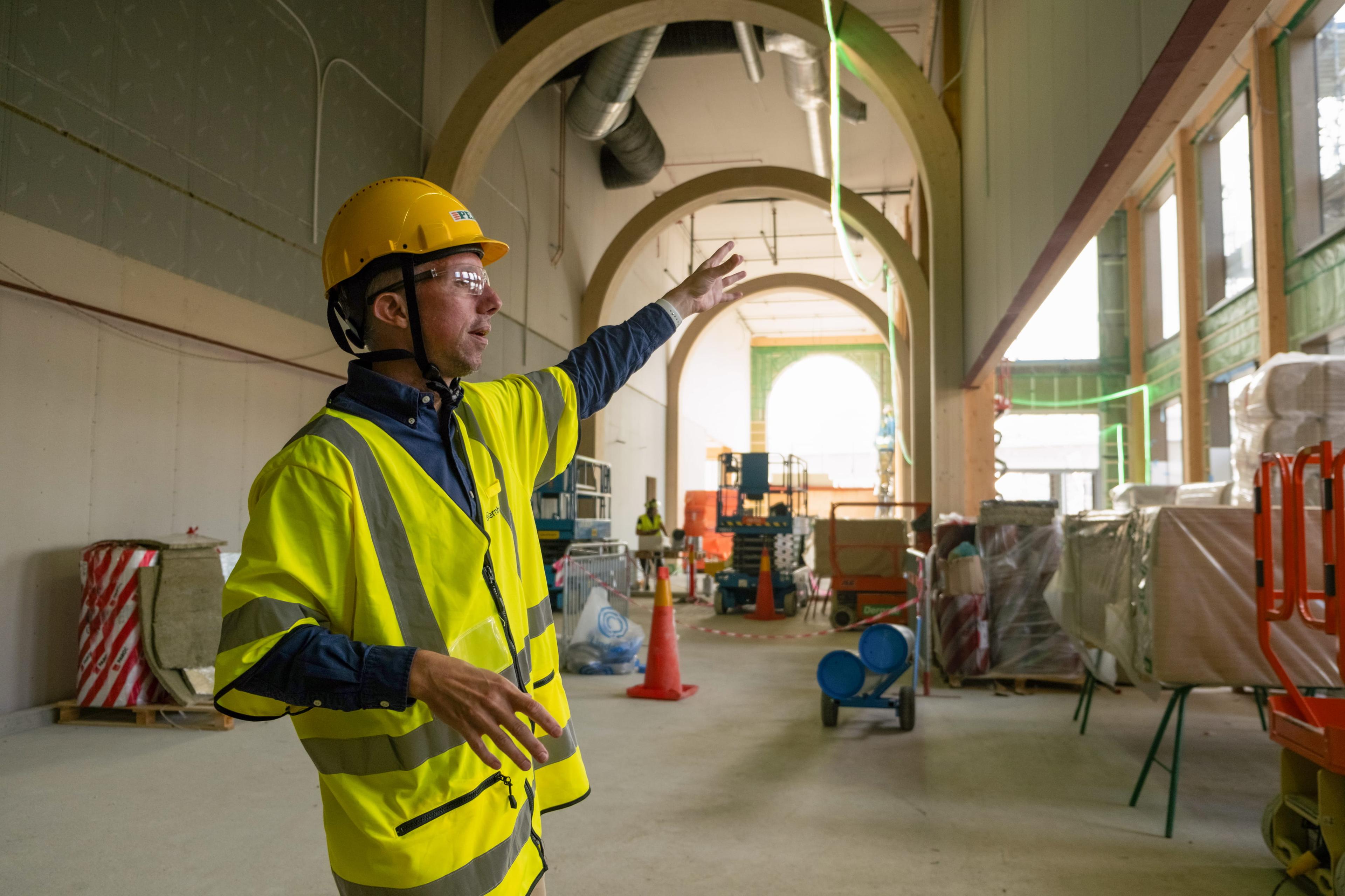 Tomas Wahlqvist i byggarbetskläder