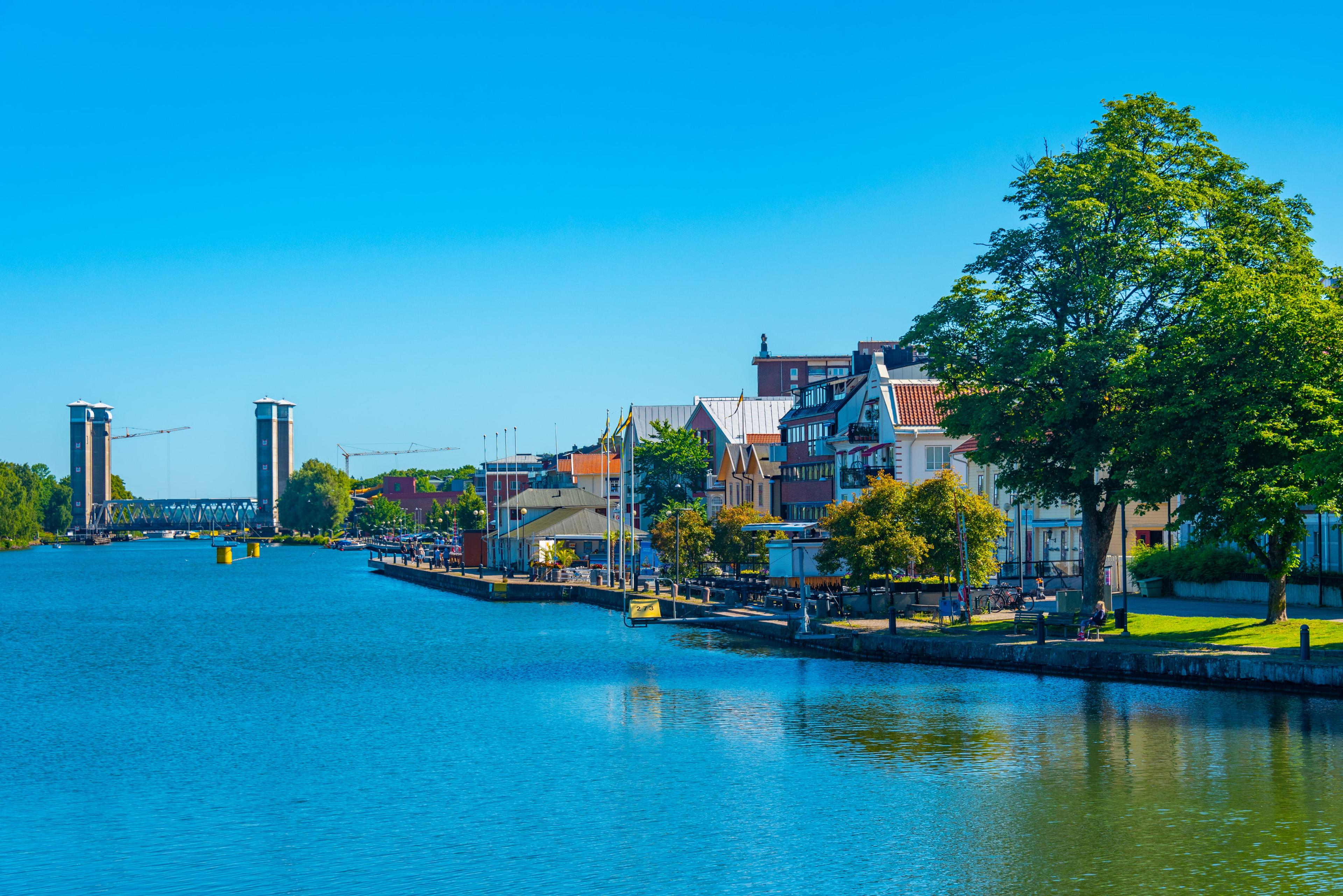 Hus vid vatten i Trollhättan